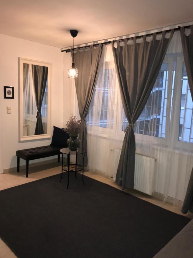 Downtown Rose Garden Apartments Whit Garage Opcional Budapest Esterno foto