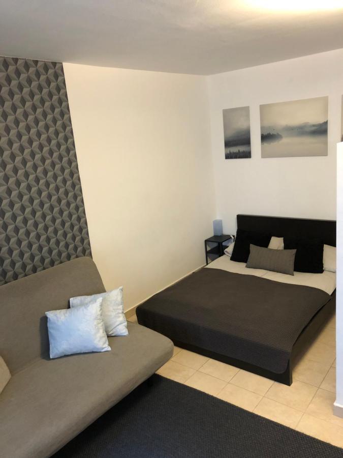 Downtown Rose Garden Apartments Whit Garage Opcional Budapest Esterno foto