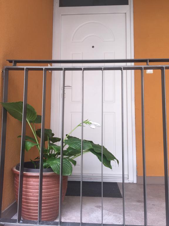 Downtown Rose Garden Apartments Whit Garage Opcional Budapest Esterno foto