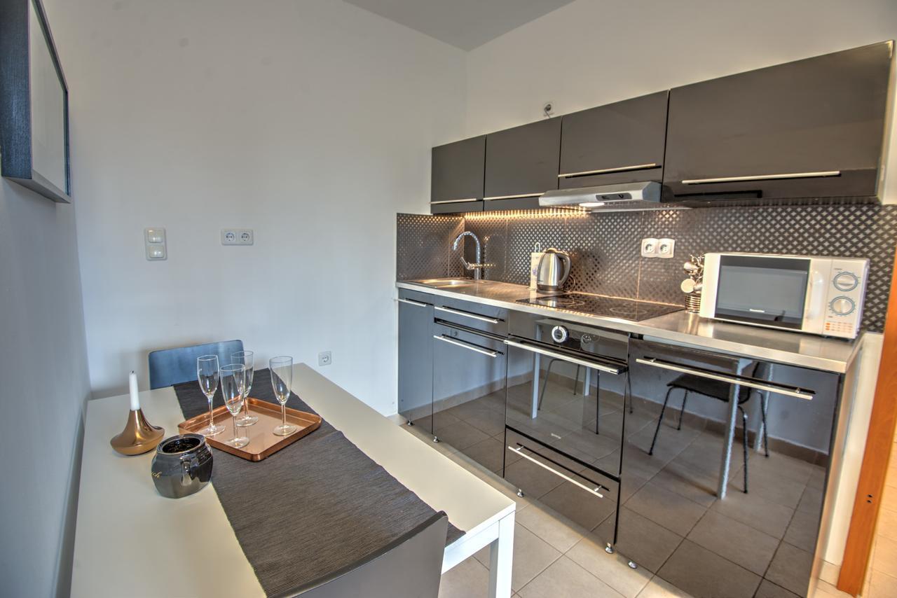 Downtown Rose Garden Apartments Whit Garage Opcional Budapest Esterno foto